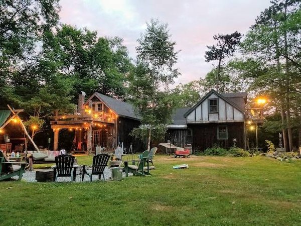 Comment créer une ambiance lumineuse et festive dans votre jardin la nuit ?